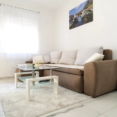 The One * מוסטר