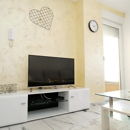 The One * מוסטר